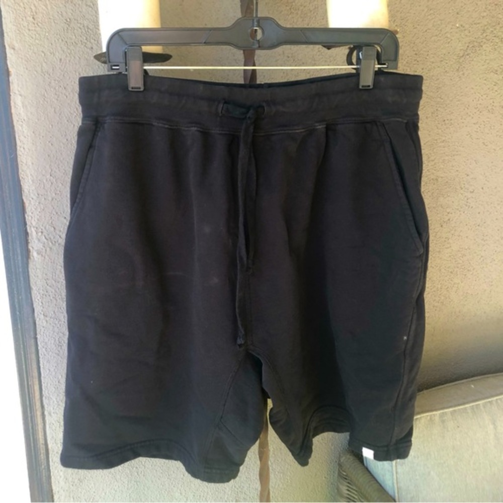 TKEES mens sweat shorts size 5 (XL).
